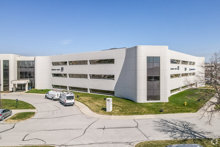 1401 50th St, West Des Moines, IA à louer - Photo de l’immeuble – Image 1 sur 13