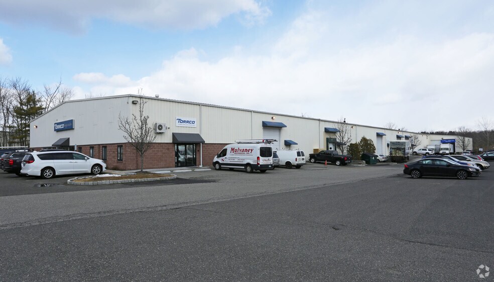 36 Kenosia Ave, Danbury, CT à louer - Photo principale – Image 1 sur 2