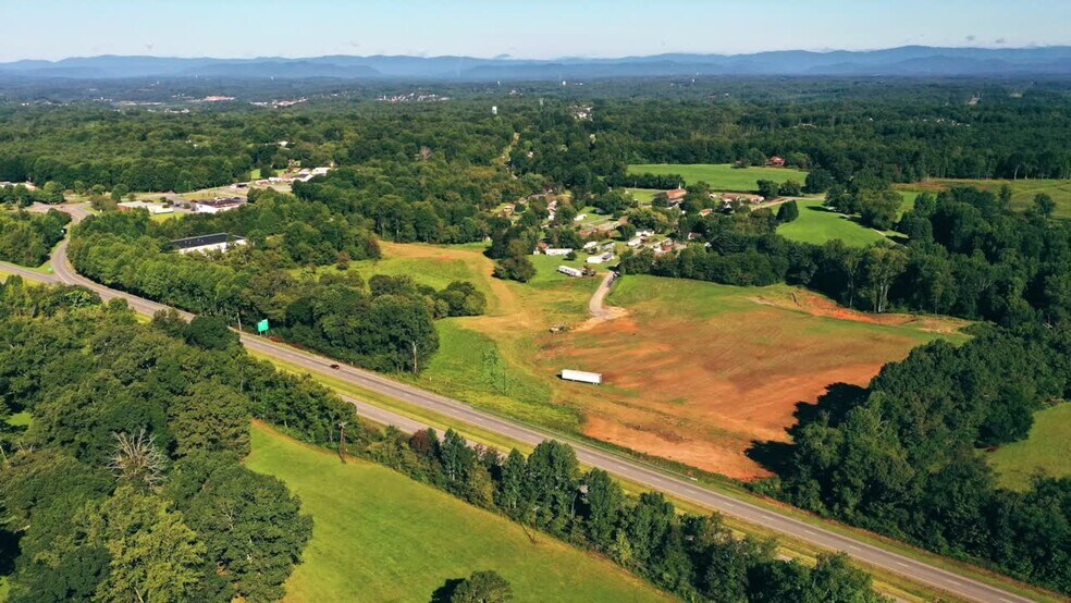 2515 Statesville Rd, North Wilkesboro, NC à vendre - Vidéo sur l’annonce professionnelle – Image 2 sur 4
