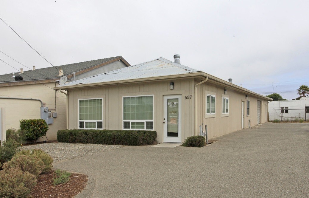 557 Charles Ave, Seaside, CA à louer Autre– Image 1 sur 17