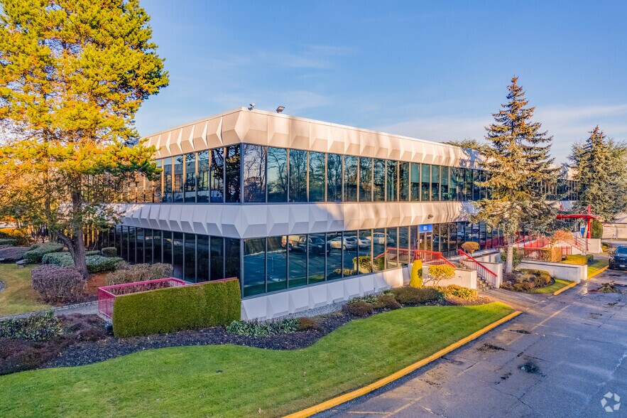 4299 Canada Way, Burnaby, BC à louer - Photo de l’immeuble – Image 1 sur 7