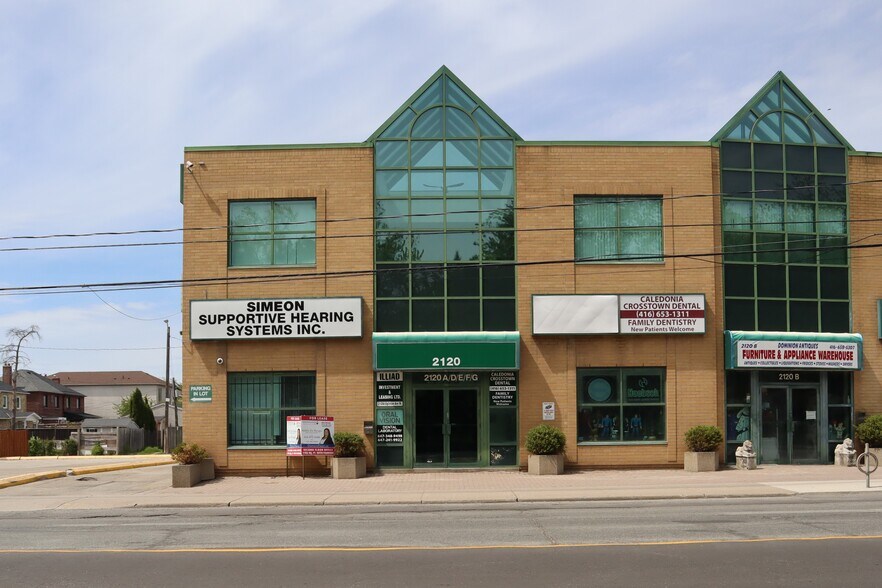 2120 Eglinton Ave W, Toronto, ON à louer - Photo principale – Image 1 sur 54