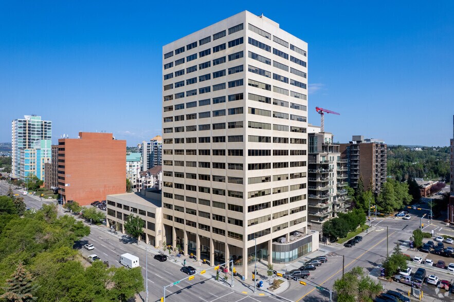700-710 4th Ave SW, Calgary, AB à louer - Photo de l’immeuble – Image 2 sur 6