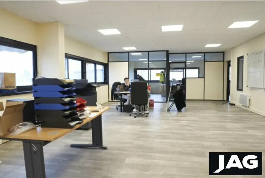 Local d’activités dans Chassieu à louer - Photo intérieure – Image 3 sur 8