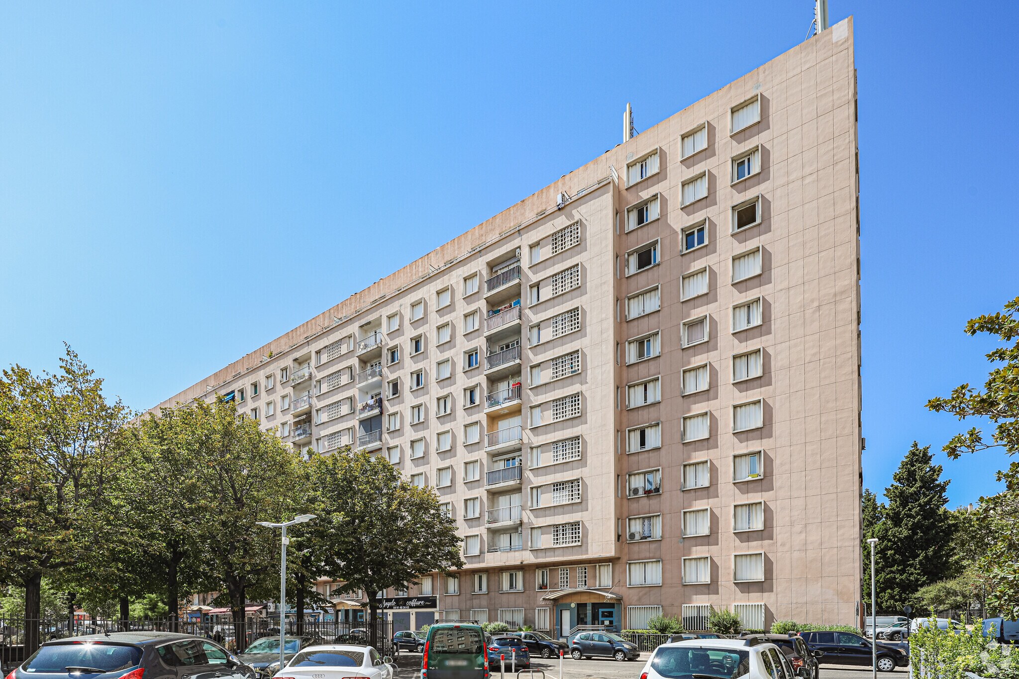 Local commercial dans Marseille à louer Photo principale– Image 1 sur 5