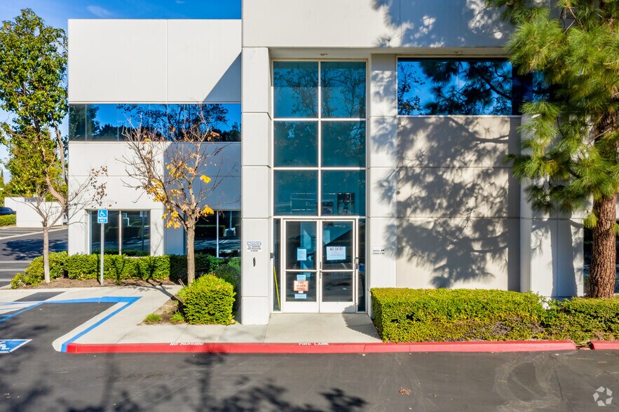 22 Journey, Aliso Viejo, CA à louer - Photo de l’immeuble – Image 2 sur 4