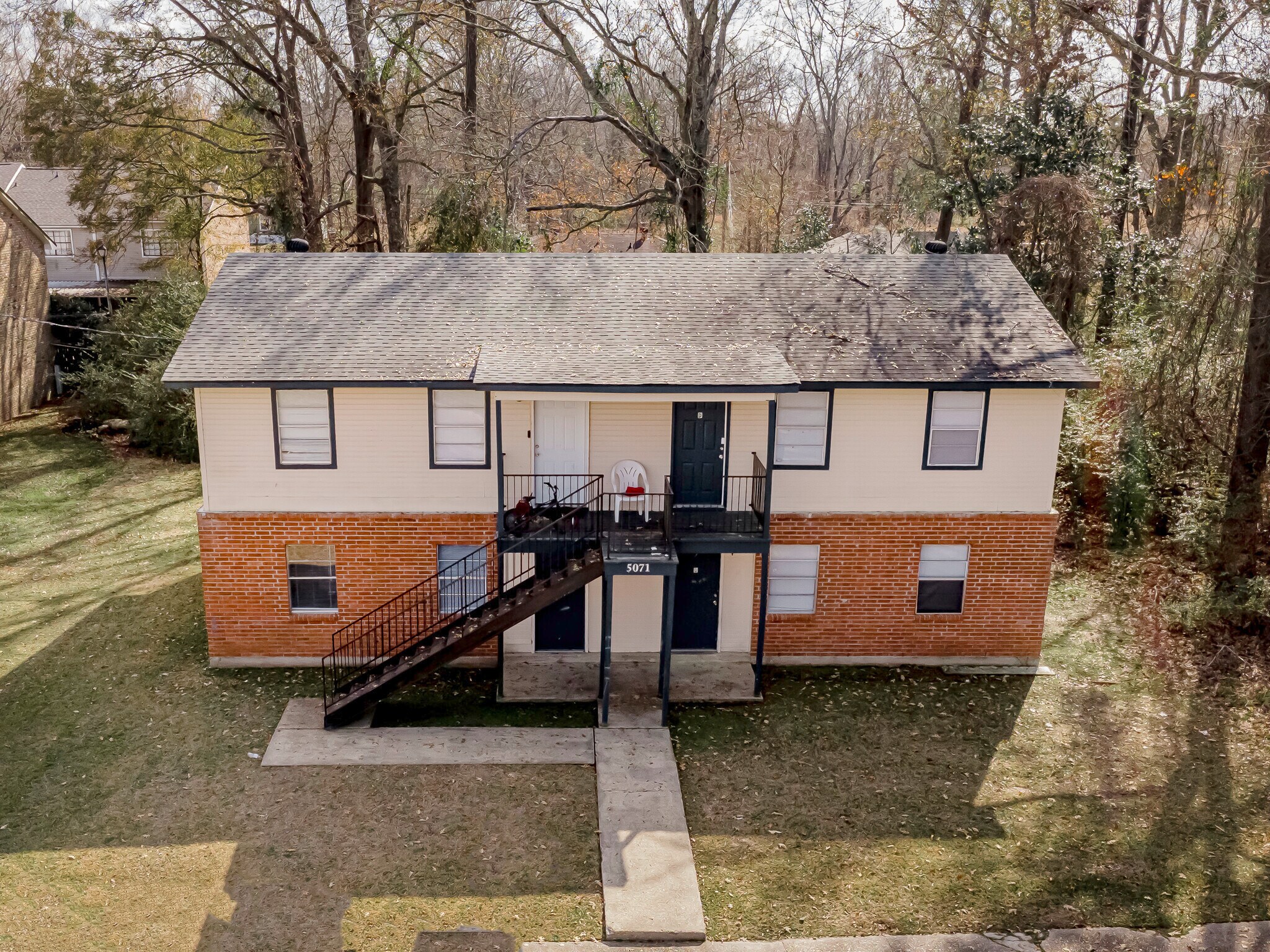 12-Unit Multifamily | On-Site Laundry portefeuille de 3 biens à vendre sur LoopNet.fr Photo principale– Image 1 sur 31