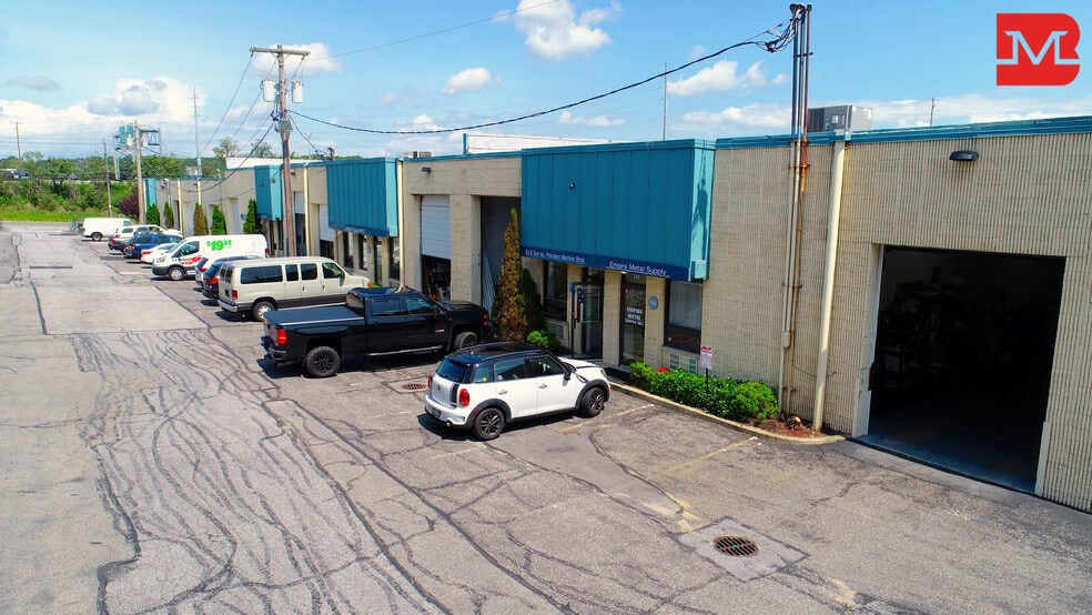 160-184 Express Dr S, Brentwood, NY à louer - Photo de l’immeuble – Image 3 sur 13