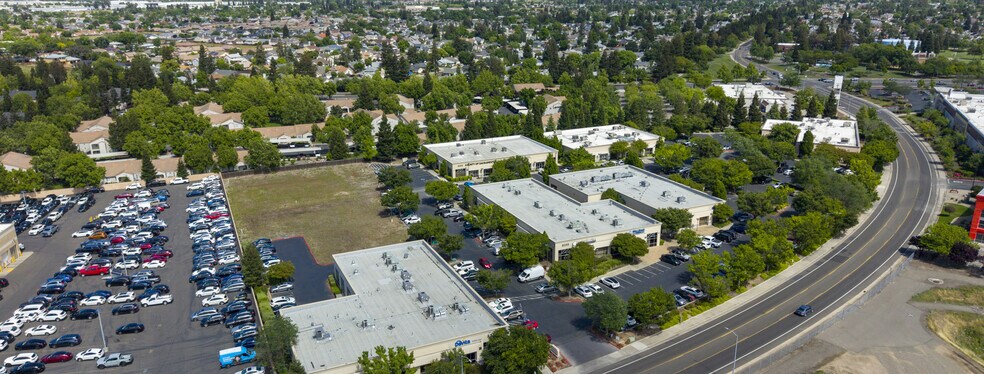 8235 E Stockton Blvd, Elk Grove, CA à vendre - Photo de l’immeuble – Image 3 sur 5