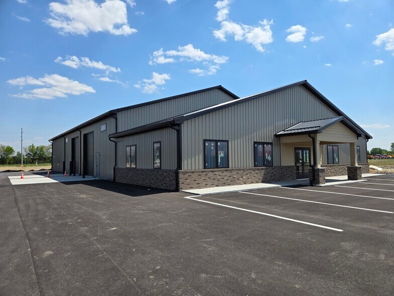 1015 Hawthorn Bloom Drive Dr, New Whiteland, IN à louer - Photo de l’immeuble – Image 2 sur 2