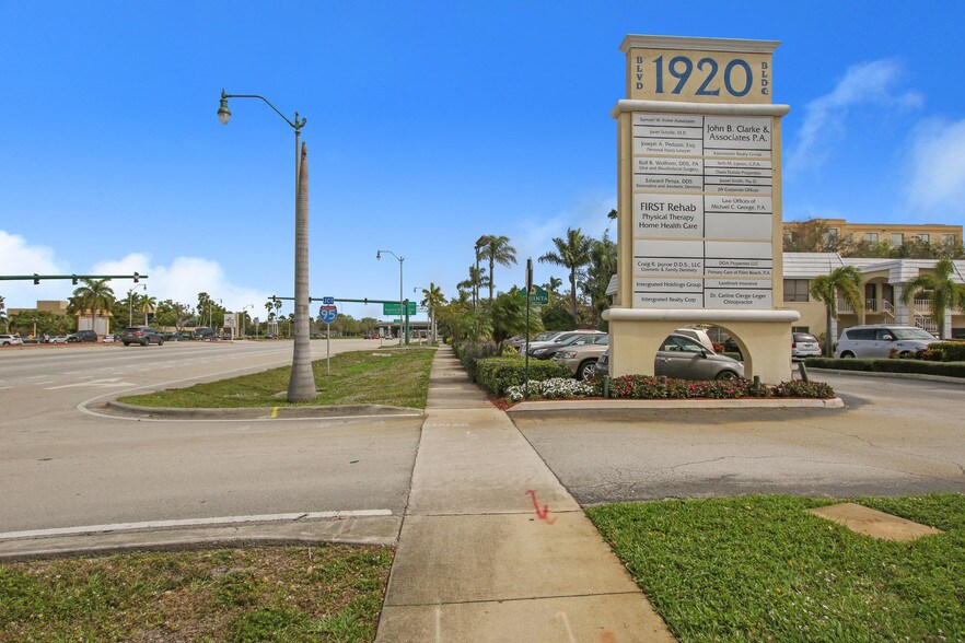 1920 Palm Beach Lakes Blvd, West Palm Beach, FL à vendre - Photo de l’immeuble – Image 1 sur 3