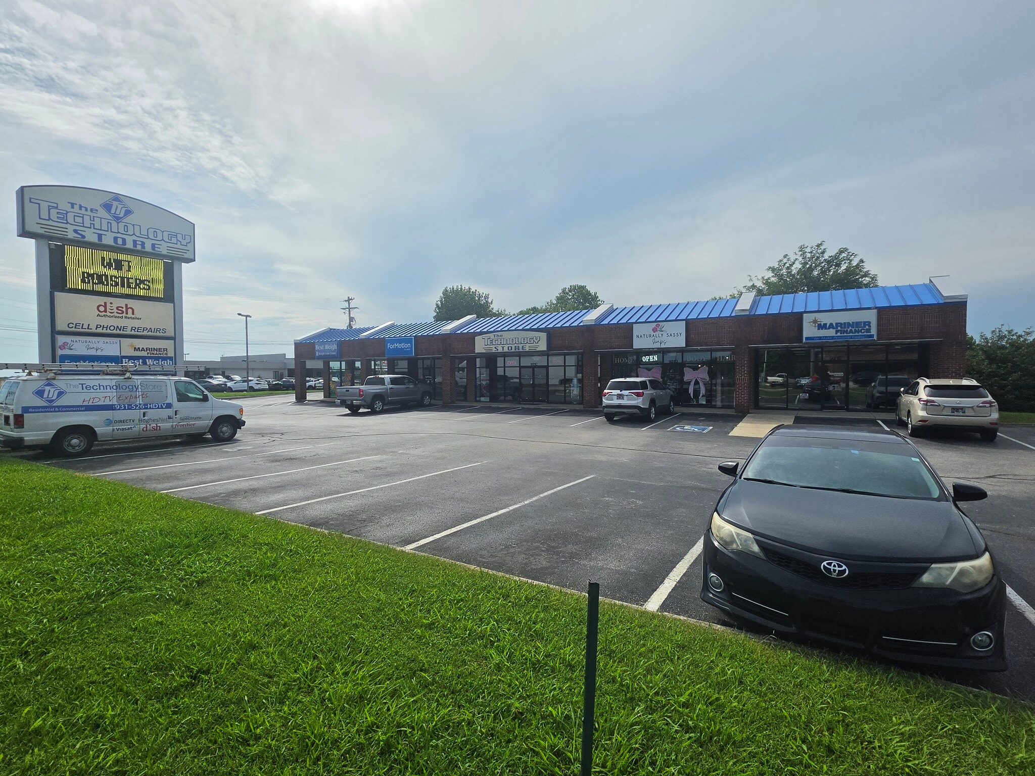 921 S Willow Ave, Cookeville, TN à louer Photo de l’immeuble– Image 1 sur 8