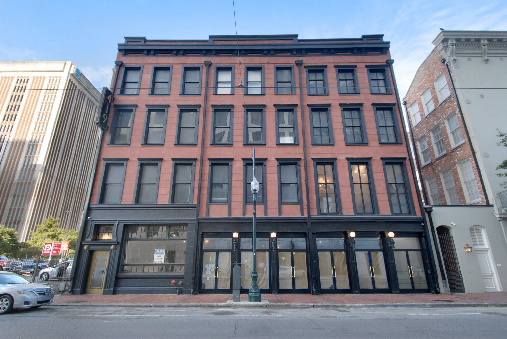 419 Carondelet St, New Orleans, LA à louer Photo principale– Image 1 sur 4