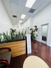 8342 Garden Grove Blvd, Garden Grove, CA à louer Photo intérieure– Image 1 sur 2