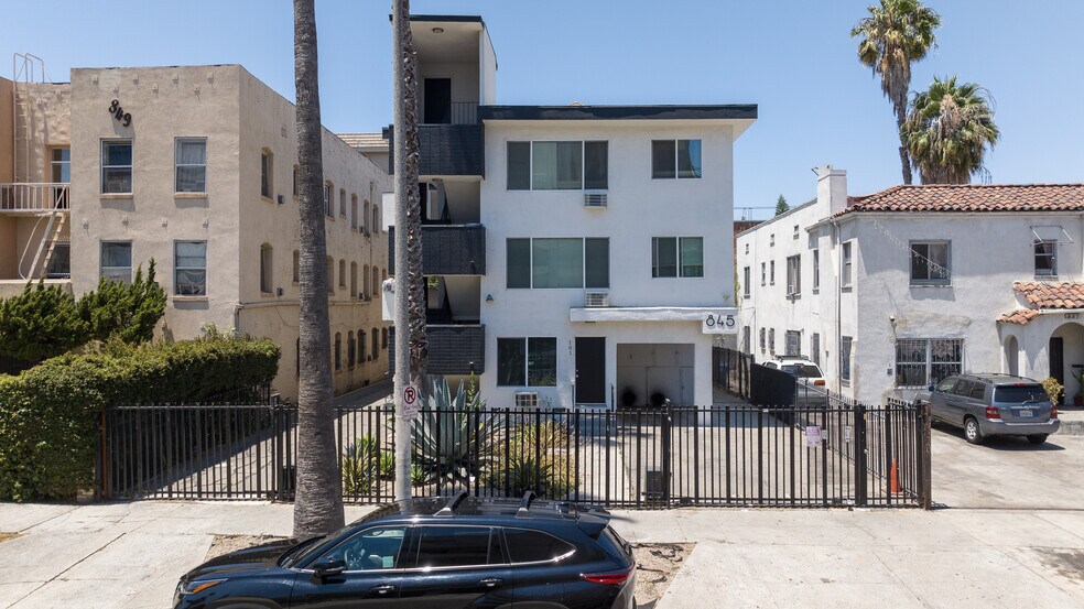 845 S Kenmore Ave, Los Angeles, CA à vendre - Photo de l’immeuble – Image 1 sur 12