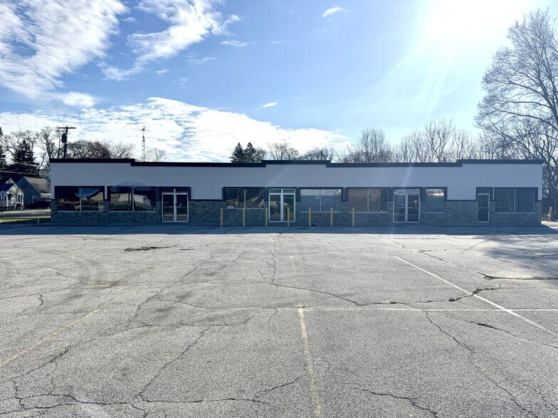 5074 Douglas Rd, Toledo, OH à vendre - Photo de l’immeuble – Image 2 sur 6