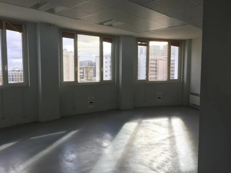 Bureau dans Montreuil à louer - Photo de l’immeuble – Image 1 sur 16