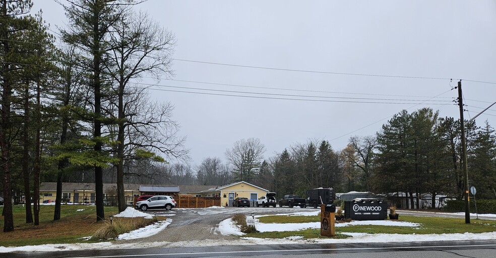 9717 Army Camp Rd, Lambton Shores, ON à vendre - Photo de l’immeuble – Image 3 sur 37