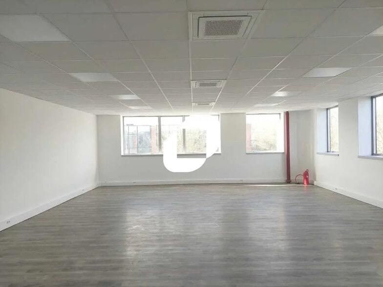 130 H Avenue Joseph Kessel, Voisins-le-Bretonneux à louer - Photo de l’immeuble – Image 2 sur 13