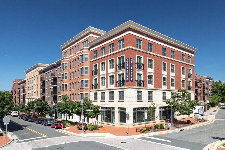 410 S Maple Ave, Falls Church, VA à louer - Photo de l’immeuble – Image 1 sur 36