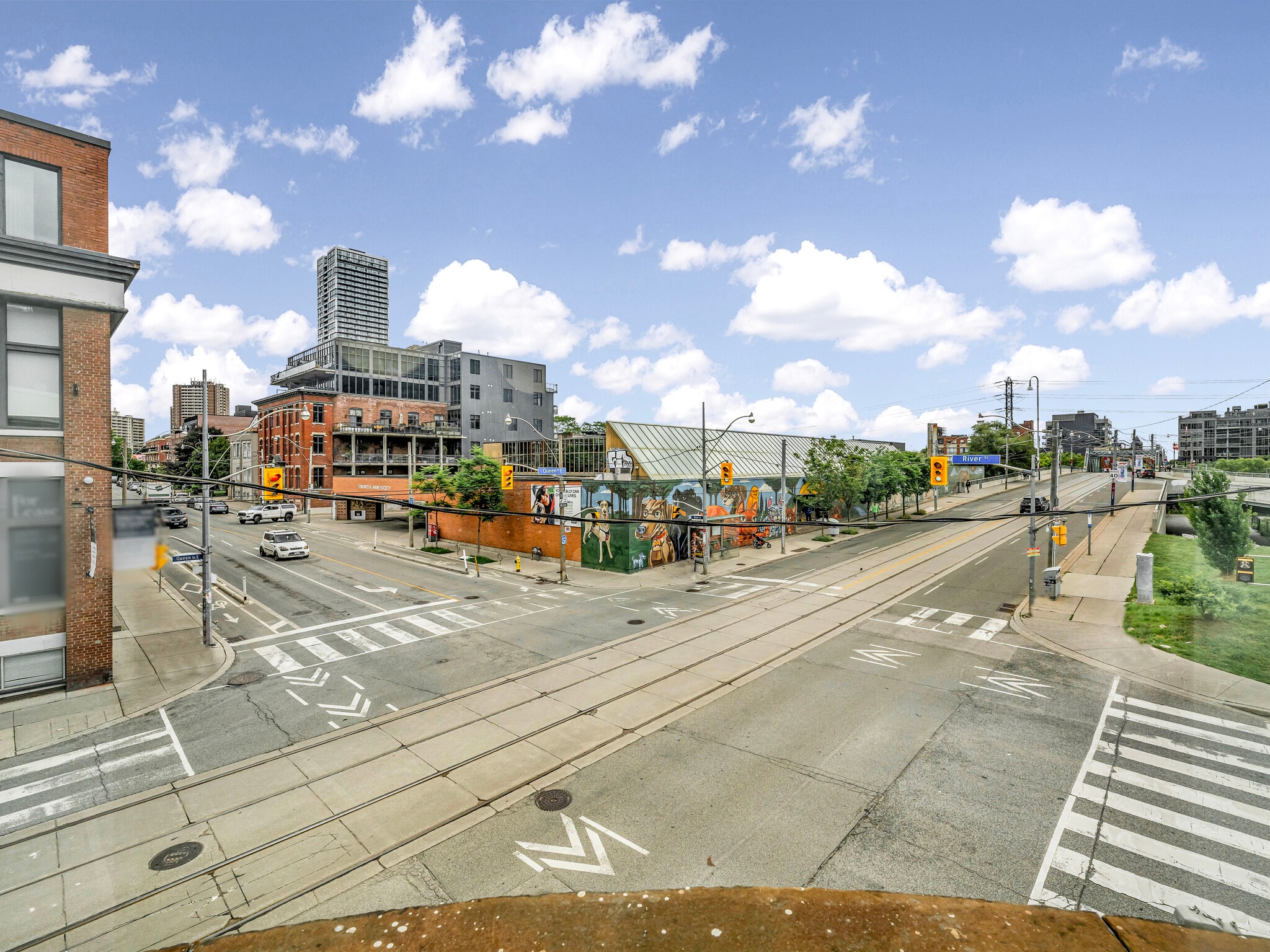 541 Queen St E, Toronto, ON à louer Photo de l’immeuble– Image 1 sur 1