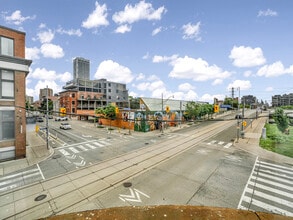 541 Queen St E, Toronto, ON à louer Photo de l’immeuble– Image 1 sur 1