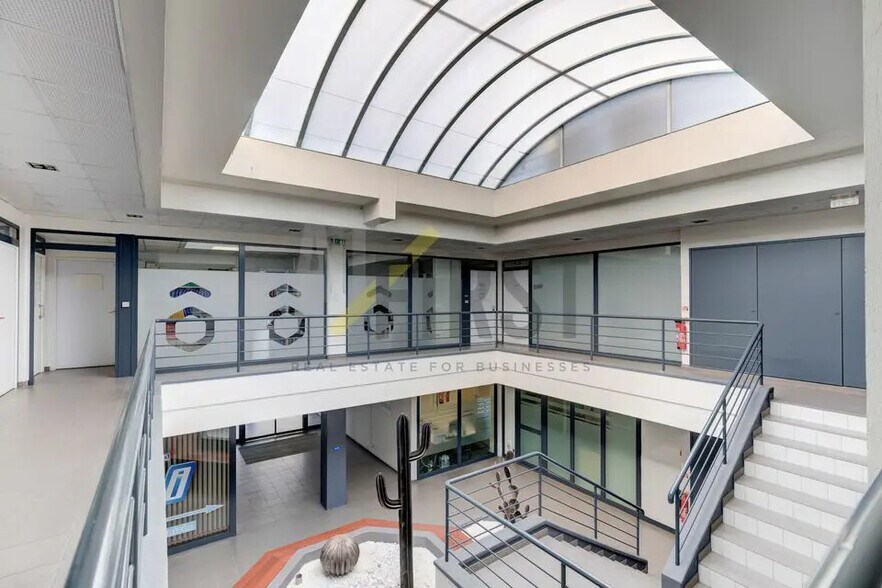 Bureau dans Antibes à louer - Hall d’entrée – Image 2 sur 9