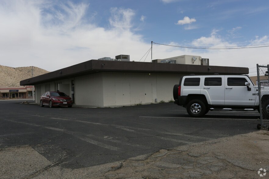 56165 Twentynine Palms Hwy, Yucca Valley, CA à louer - Photo de l’immeuble – Image 2 sur 2