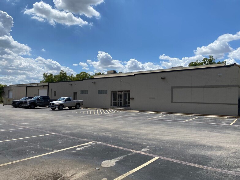 301 W Arlington Ave, Fort Worth, TX à louer - Photo de l’immeuble – Image 2 sur 17