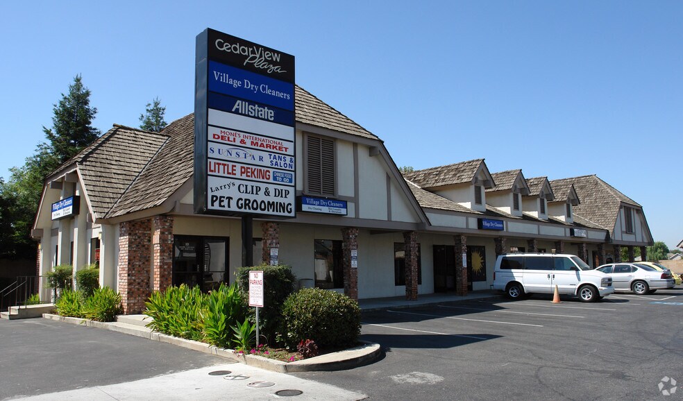 7955 N Cedar Ave, Fresno, CA à louer - Photo de l’immeuble – Image 2 sur 6