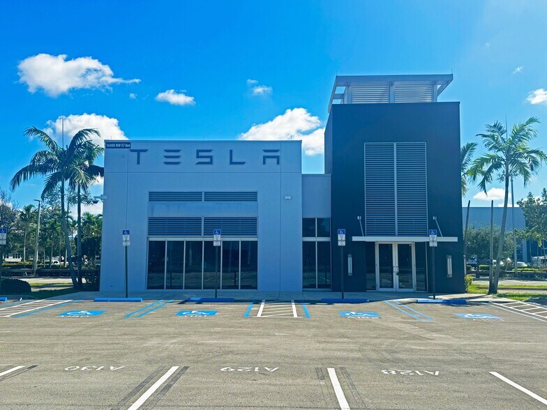 14499 NW 57th Ave, Miami Gardens, FL à vendre - Photo de l’immeuble – Image 3 sur 11