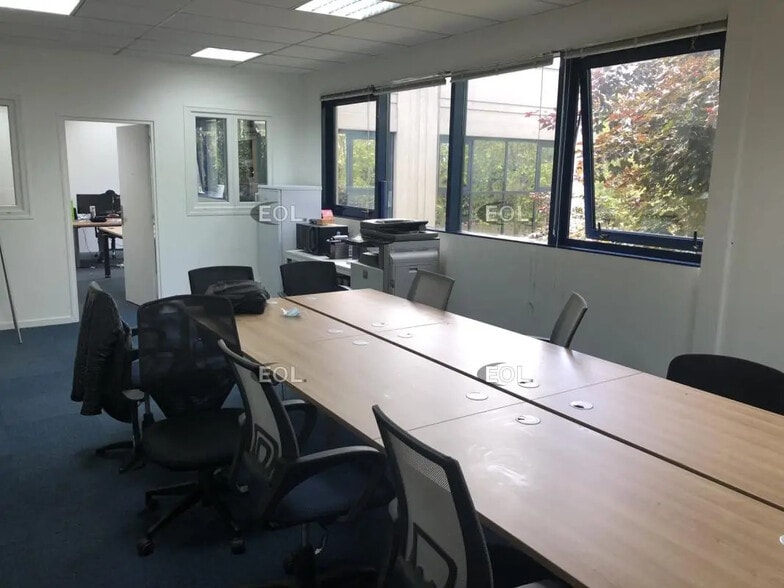 Local d’activités dans Villeneuve-la-Garenne à louer - Photo intérieure – Image 3 sur 4