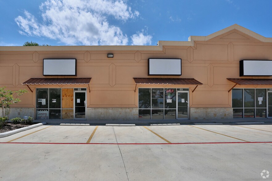 6330 De Zavala Rd, San Antonio, TX à louer - Photo de l’immeuble – Image 3 sur 12