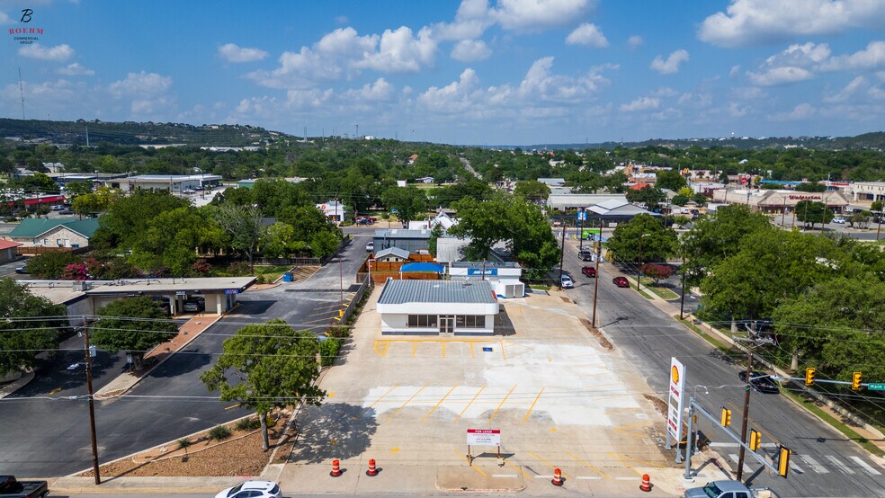 528 Main St, Kerrville, TX à louer - Photo de l’immeuble – Image 2 sur 25