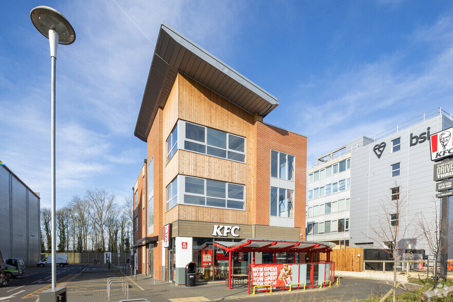 Maylands Av, Hemel Hempstead à louer - Photo principale – Image 1 sur 2