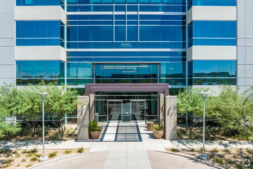 58 S River Dr, Tempe, AZ à louer - Photo de l’immeuble – Image 3 sur 19