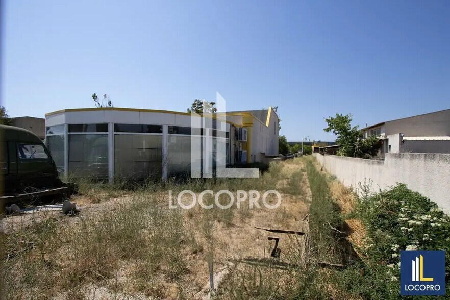 Local d'activités dans Saint-Cannat à vendre - Photo de l’immeuble – Image 3 sur 6