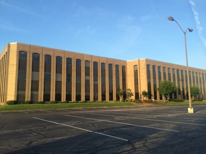 101 Plaza East Blvd, Evansville, IN à louer - Photo de l’immeuble – Image 2 sur 9