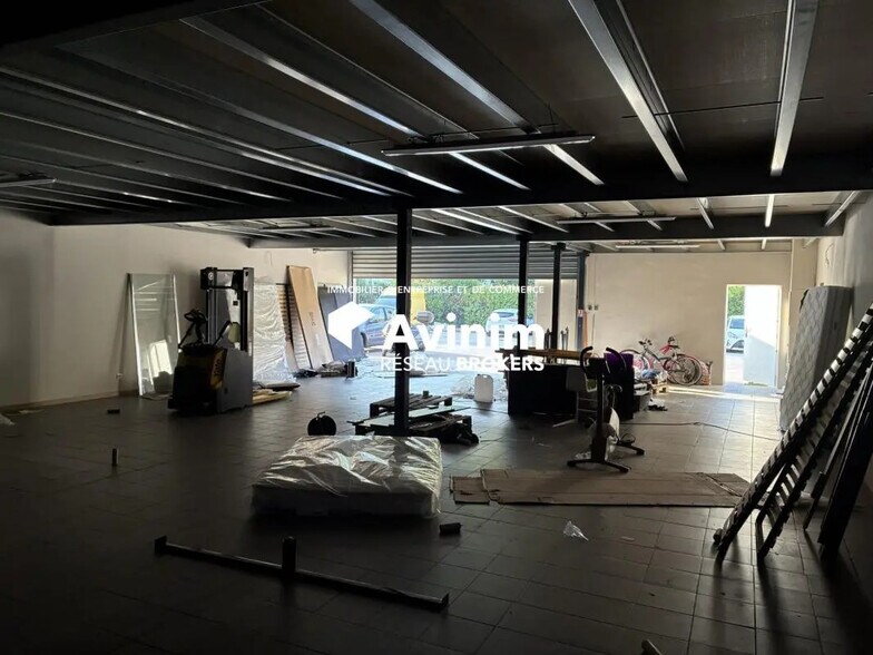 Industriel/Logistique dans Gémenos à louer - Photo de l’immeuble – Image 3 sur 5