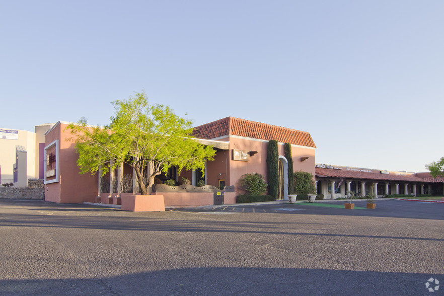 5411 N Mesa St, El Paso, TX à louer - Photo de l’immeuble – Image 3 sur 3