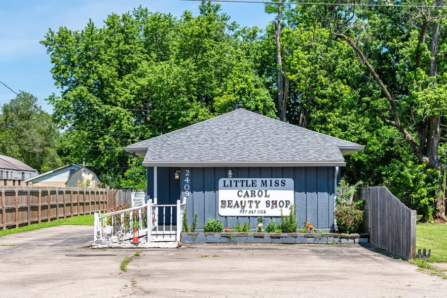 2409 Valley St, Dayton, OH à vendre - Photo de l’immeuble – Image 2 sur 23
