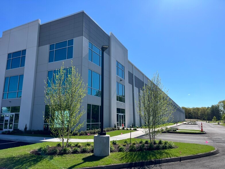 30 Hamilton Rd, Windsor Locks, CT à louer - Photo principale – Image 1 sur 2