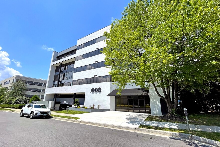 606 Baltimore Ave, Towson, MD à vendre - Photo de l’immeuble – Image 2 sur 41