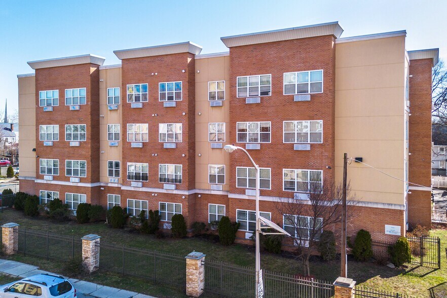 120 Halsted St, East Orange, NJ à vendre - Photo de l’immeuble – Image 2 sur 4