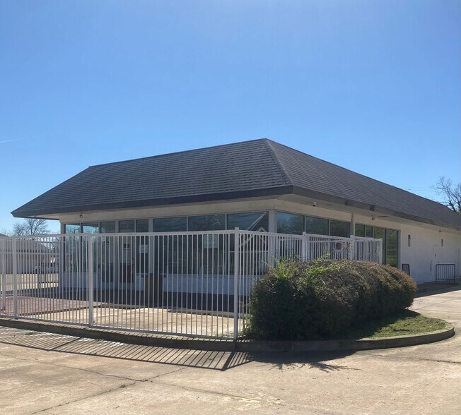 506 W Main St, Clarksville, TX à vendre - Photo de l’immeuble – Image 2 sur 5