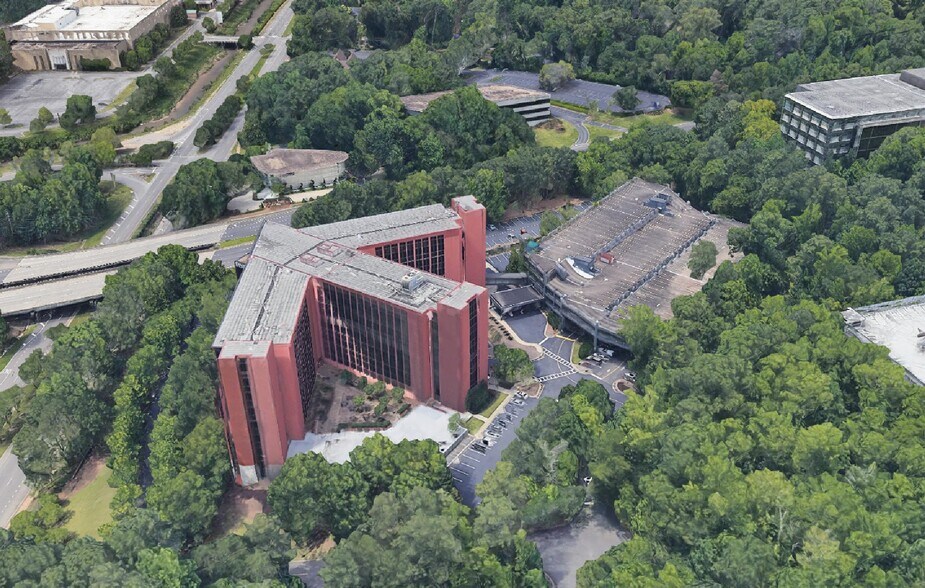 800 Shades Creek Pkwy, Birmingham, AL à louer - Photo de l’immeuble – Image 2 sur 5