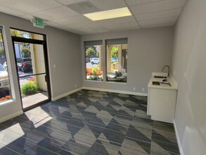 1280 Boulevard Way, Walnut Creek, CA à louer Photo de l’immeuble– Image 1 sur 5