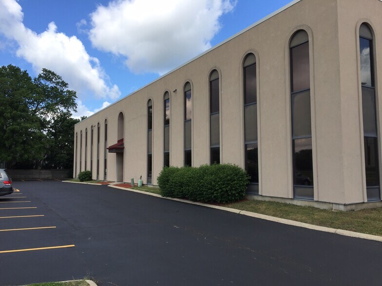 4801 Emerson Ave, Palatine, IL à louer - Photo de l’immeuble – Image 3 sur 10