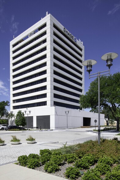 100 N Central Expy, Richardson, TX à louer - Photo de l’immeuble – Image 2 sur 20