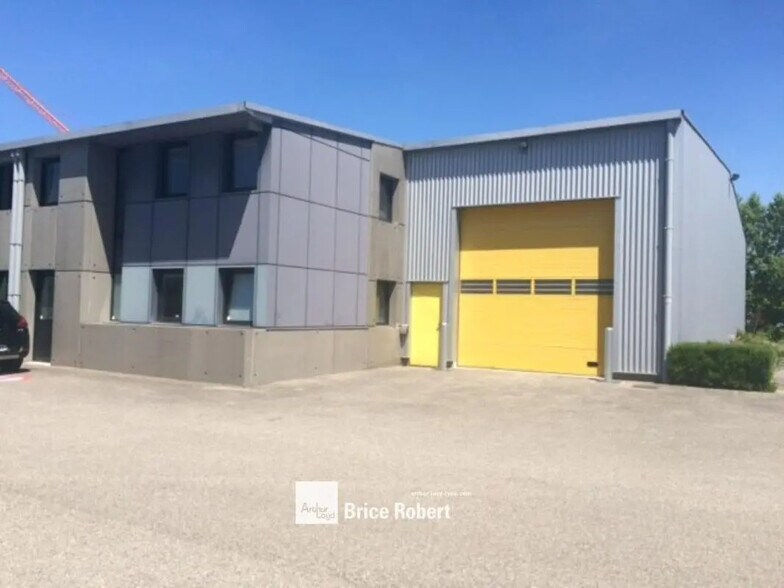 Bureau dans Vaulx-en-Velin à louer - Photo de l’immeuble – Image 2 sur 4